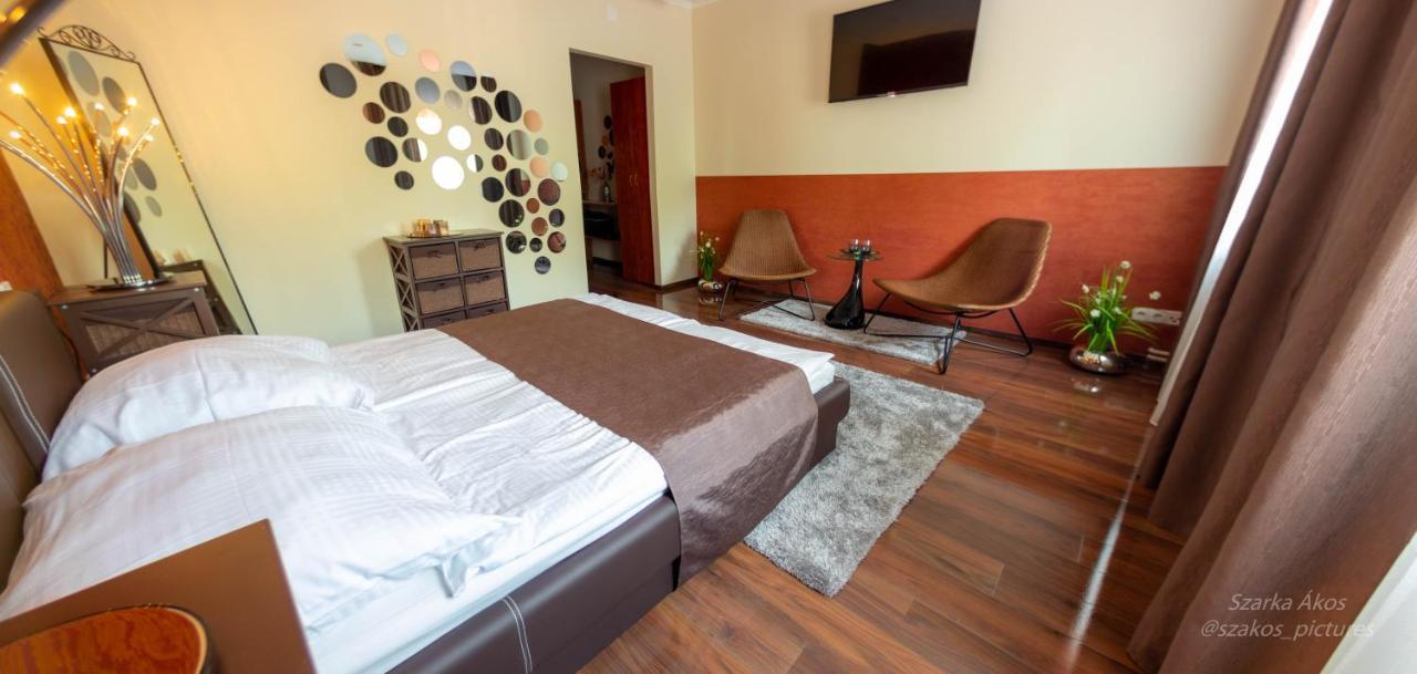 Pollushof Panzio Es Etterem Bed & Breakfast Csolnok Exterior photo